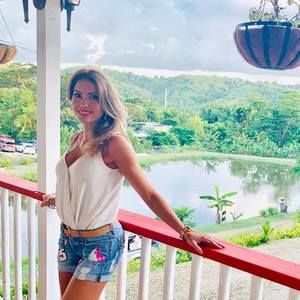 Meet your Posher, Caroline